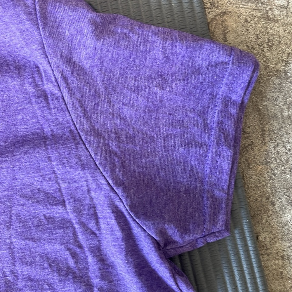 V neck - Picture 3 of 3